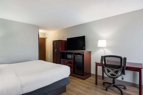 Clarion Inn and Suites Airport Hotel in Kentwood