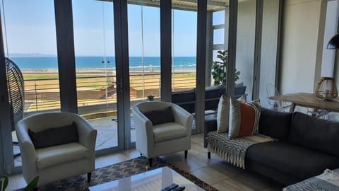 Accommodation Front - Gorgeous 4 Sleeper Beachfront Apartment Condo in Durban