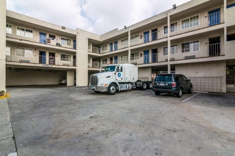Property building, Day, On site, Time of day