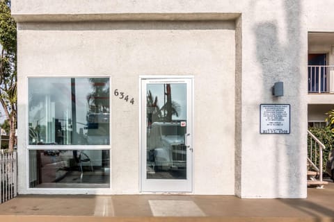 Property building, Facade/entrance, Day, On site, Time of day