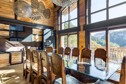 Chalet Carte Blanche Ubud Chalet in Tignes