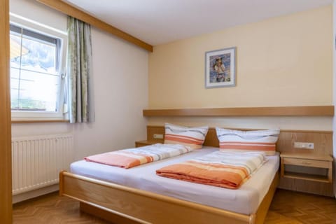 Bed, Photo of the whole room, Bedroom, internet