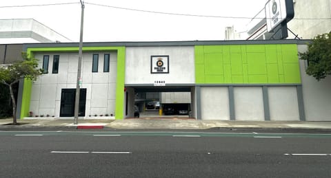 Property building, Day, Street view, Time of day