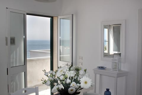 Kitchen or kitchenette, Sea view