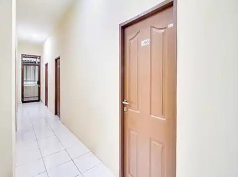 RedDoorz near BG Junction Surabaya Hotel in Surabaya