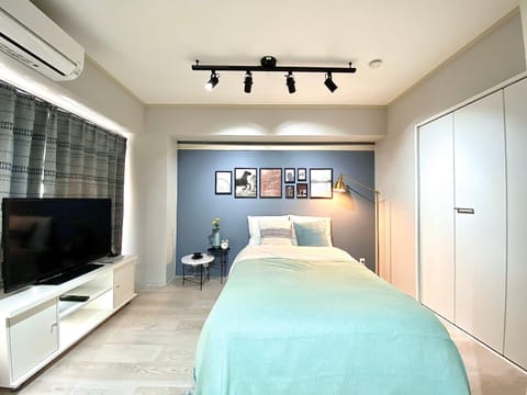 Bed, TV and multimedia, Bedroom, wardrobe