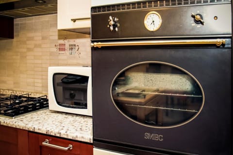 Kitchen or kitchenette, Food and drinks, Decorative detail, Communal kitchen, Time of day