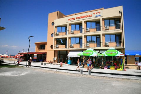 Facade/entrance, Facade/entrance, Summer, On-site shops, Decorative detail, Beach