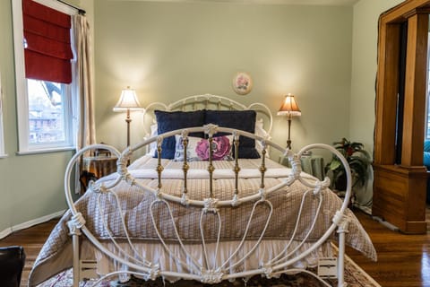 A Hidden Gem Bed and Breakfast Bed and Breakfast in Windsor