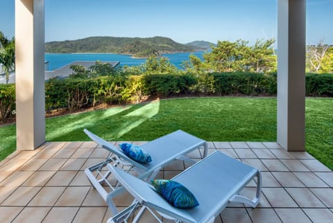 La Bella Waters 1 Wide Reaching Ocean Views And Buggy House in Whitsundays