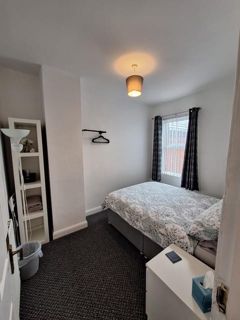 Private Room on Donegall Road in Central Belfast Bed and Breakfast in Belfast