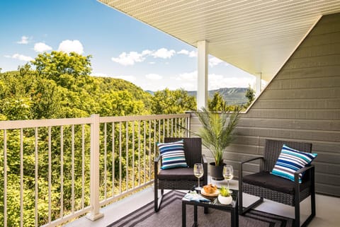 Patio, Mountain view