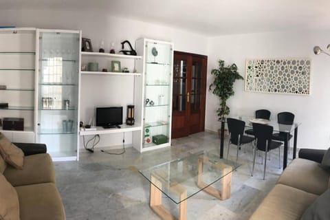 CENTRO CONFORT TRANQUILO Y LUMINOSO WIFI TV Condominio in Ceuta