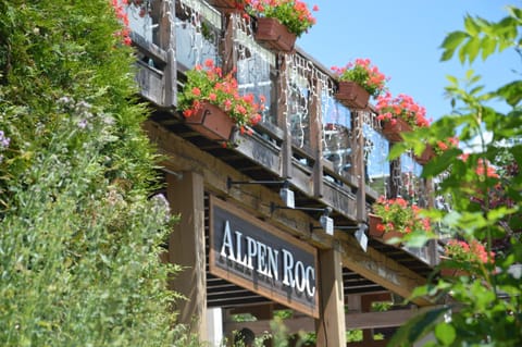 Facade/entrance, Mountain view