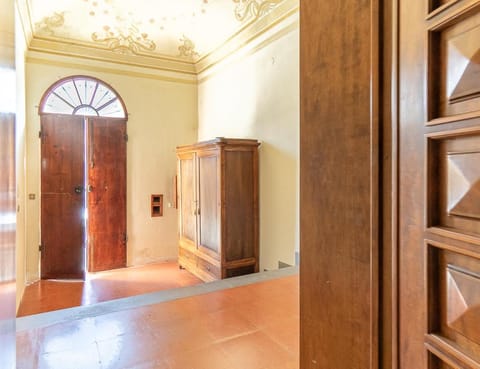 Facade/entrance, wardrobe