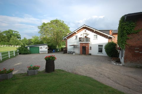Pension Pohnsdorfer Mühle Übernachtung mit Frühstück in Sierksdorf