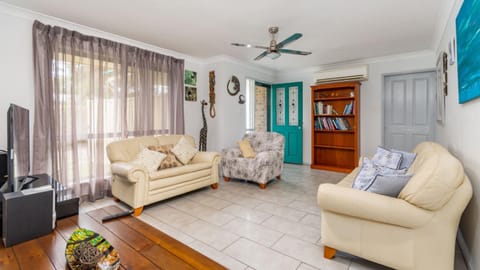 Delightful Duplex on Rose Ct, Bongaree House in Sandstone Point