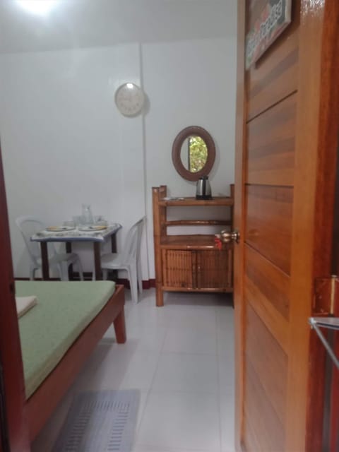 Felipa Beach and Guesthouse - Newly Renovated Airconditioned Guest Rooms Condominio in Dumaguete