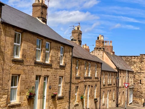 Juliet Cottage, late Georgian treasure, charming, cosy and historic, only a short walk to Alnwick Castle House in Alnwick