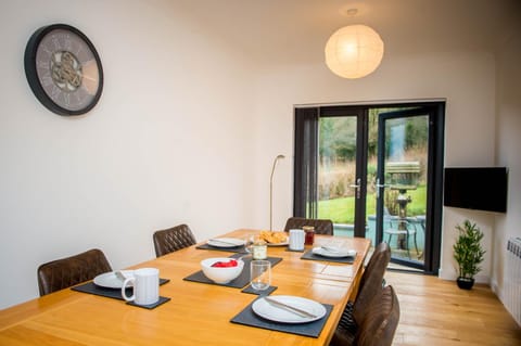 York Lodge- Spacious 3 bed bungalow with wonderful estuary views Maison in Laugharne