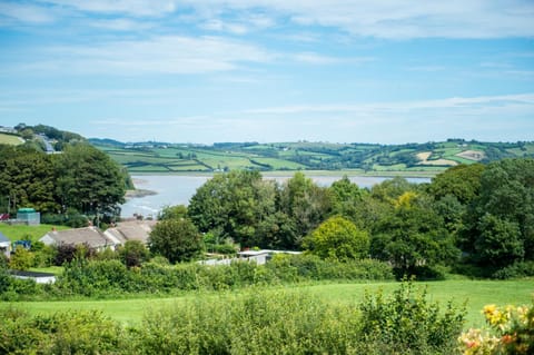 York Lodge- Spacious 3 bed bungalow with wonderful estuary views Maison in Laugharne
