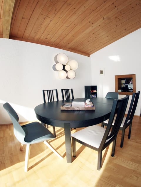 The Seefeld Retreat - Central Family Friendly Chalet - Mountain Views House in Seefeld