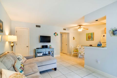 St Pete Beach Condo with Pool, 5 Min Walk to Beach! Apartment in Saint Pete Beach