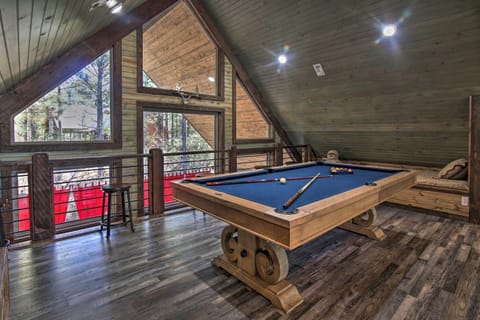 Stylish Broken Bow Cabin with Hot Tub and Fire Pit! House in Oklahoma