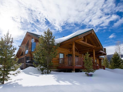 Property building, Natural landscape, Winter, Balcony/Terrace, Mountain view