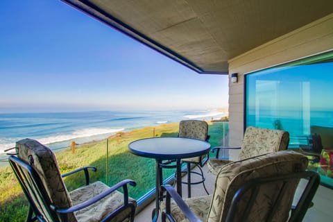 Oceanview SURF9 Condo with Spa Apartamento in Solana Beach