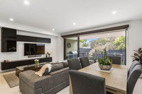 Boutique Stays - Edinburgh Place House in Melbourne