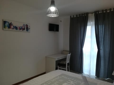 TV and multimedia, Photo of the whole room, Bedroom
