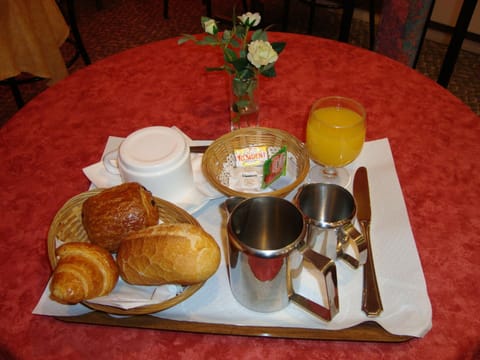 Restaurant/places to eat, Food and drinks, Continental breakfast