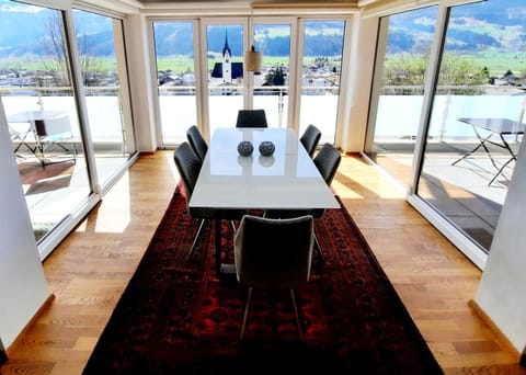 Dining area, Landmark view, Mountain view