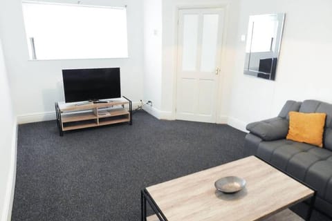 Outstanding and Spacious modern 4 bedroom house Apartment in Hull