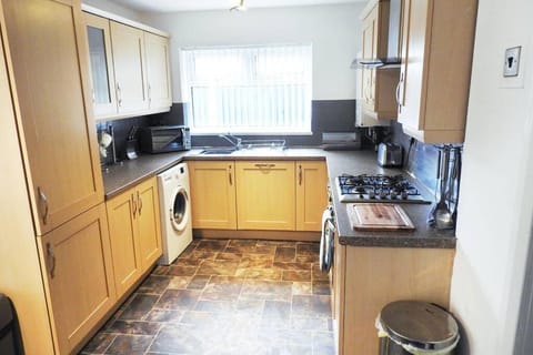 Outstanding and Spacious modern 4 bedroom house Apartment in Hull