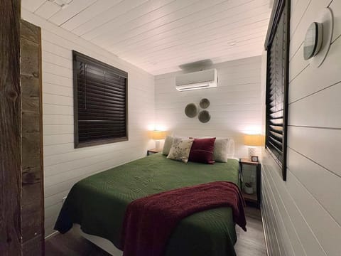 Hot Tub! The Blue Ridge Luxury Container Home House in Waco