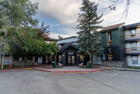 Property building, Location