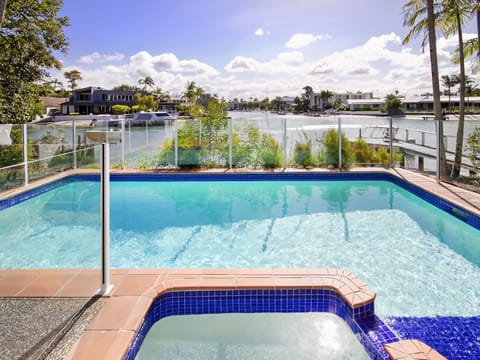 Waterfront on Witta Circle Maison in Noosa Heads