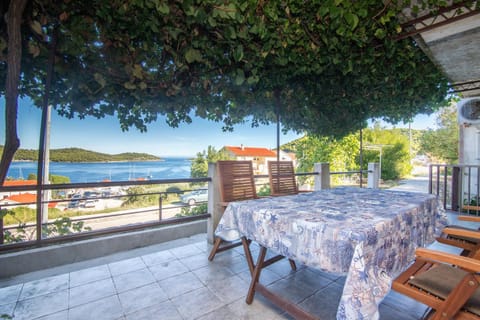 Apartments Jaksa Condo in Vis