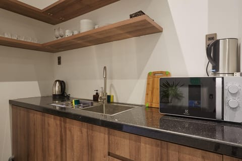 Staff, Day, Night, Coffee/tea facilities, Kitchen or kitchenette, Decorative detail, Communal kitchen, On site, Family