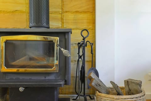 Nature Lovers Dream Hikes Fireplace Haus in Wentworth Falls