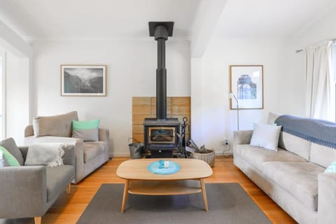 Nature Lovers Dream - Hikes & Fireplace House in Wentworth Falls