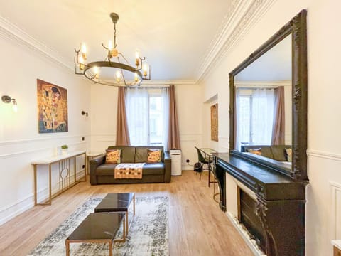 106 - Urban Luxury Opera Gustav Klimt Apartment in Paris