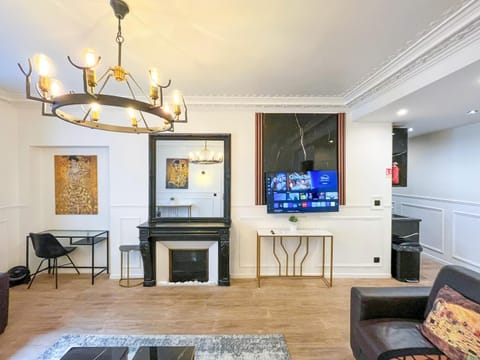 106 - Urban Luxury Opera Gustav Klimt Apartment in Paris