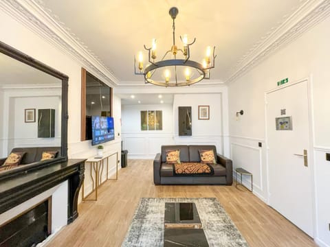 106 - Urban Luxury Opera Gustav Klimt Apartment in Paris