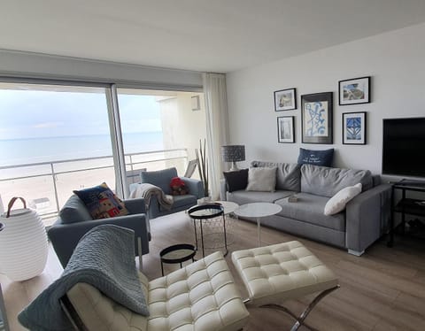 Living room, Sea view