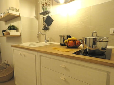 Coffee/tea facilities, Kitchen or kitchenette