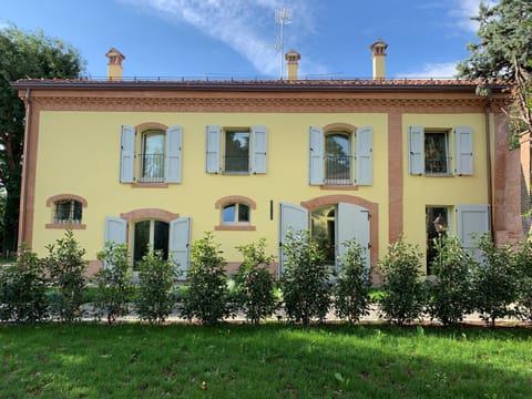 Property building, Spring, Day, Garden, Garden view