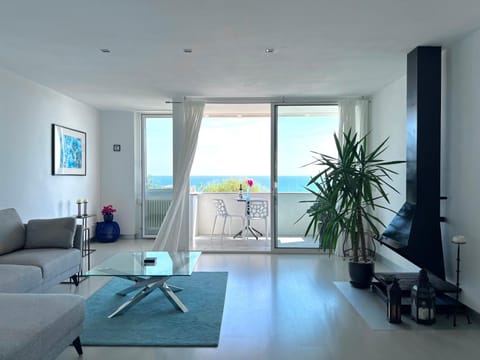 Living room, Sea view